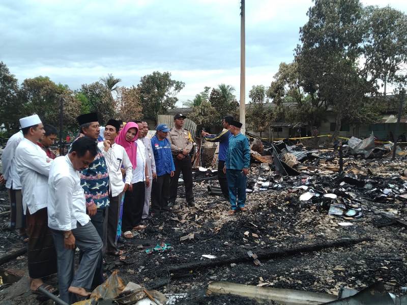 Bupati Alfedri Tinjau Korban Kebakaran di Kampung Bunut Tualang