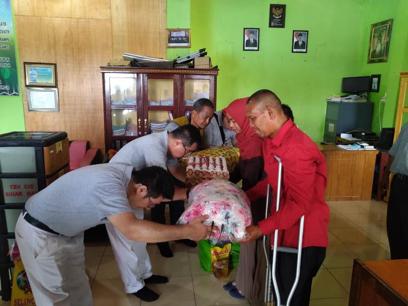 Tebarkan Cinta Kasih, Relawan Buddha Tzu Chi Sinar Mas Kunjungi Yayasan Fajar Amanah