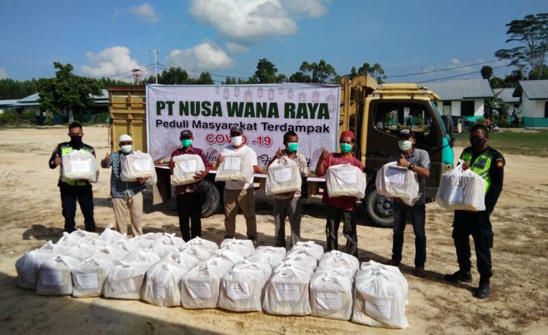 Peduli Masyarakat Terdampak Covid-19, PT NWR dan PT NSR Salurkan Ratusan Paket Sembako