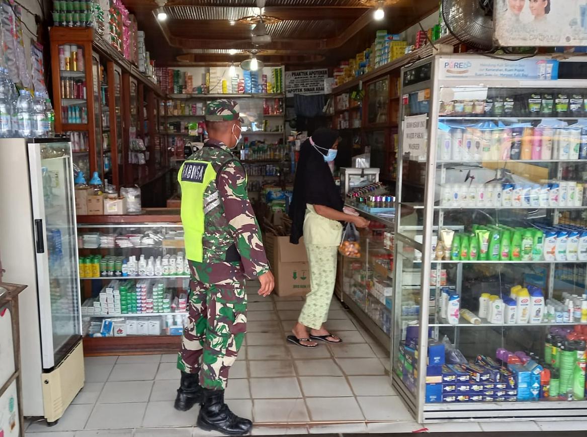 Sertu TH Hutagalung Minta Pengunjung Toko Ikuti Prokes