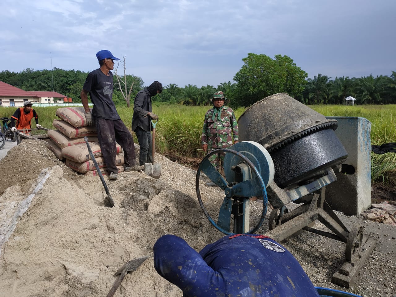 Jalan Rumah Sawit Inap Menjadi Mulus Dengan TMMD