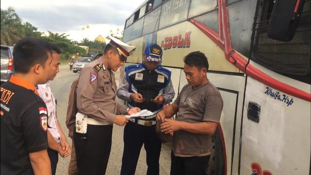 Cegah Laka Lantas, Polsek Tualang Cek Kelayakan Kendaraan Mudik