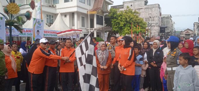Meriahkan Hari Jadi Rohil Ke-25 , Plt Bupati H.Sulaiman dan masyarakat Kompak Mengikuti Jalan Santai