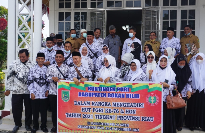 Lepas Kontingen PGRI ke Pelalawan, Begini Pesan Bupati
