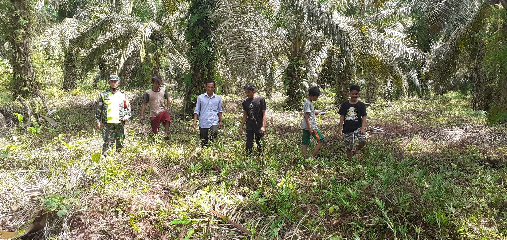 Sertu S. Mendrofa Sosialisasikan Karhutla di Kampung Buatan Satu Koto Gasib