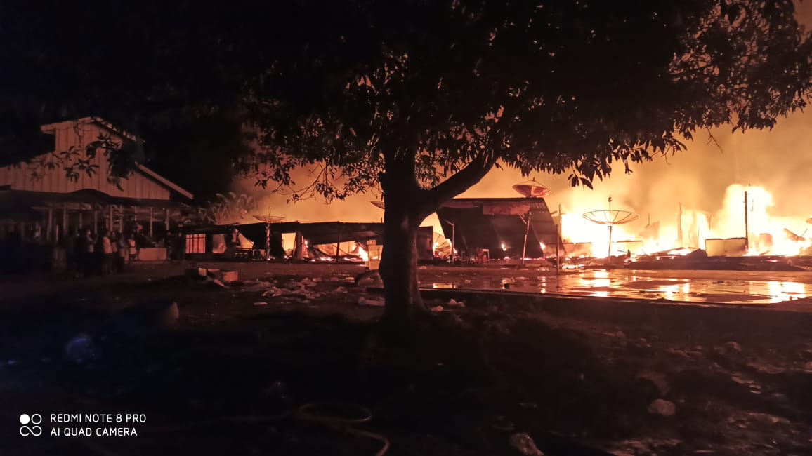 Terdengar Suara Ledakan, 18 Rumah di Desa Batu Papan Batang Cenaku Inhu Terbakar