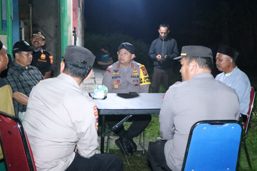 Kapolres Siak Asep Sujarwadi Blusukan Tengah Malam ke Kampung-kampung
