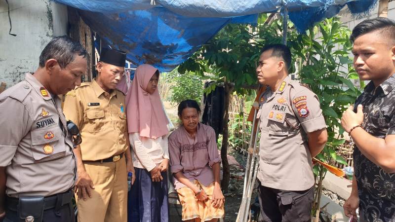 Polisi Jum'at Barokah Polda Banten Sambangi Siswi SMP Kresek Yang Tidak Makan 2 Hari