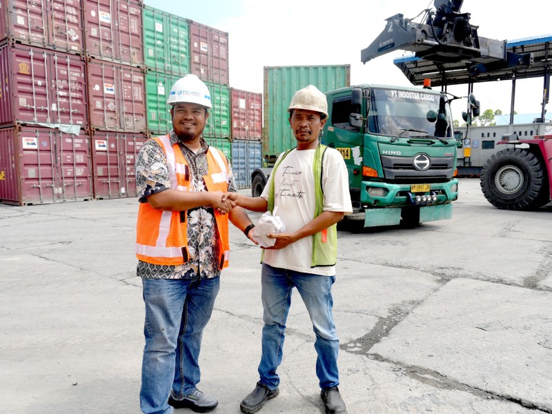 TPK Perawang Gelar Pelindo Berbagi Jumat Berkah, Perkuat Hubungan dengan Stakeholder melalui Aksi Berbagi