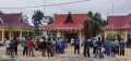 Pemdes Dusun Tua Lakukan Penyemprotan Disinfektan dan Pembagian Masker ke Masyarakat 