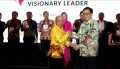 Sukses Penguatan Inovasi Daerah, Bupati Harris Terima Penghargaan Indonesia Visionary Leader