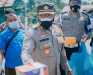 Polisi Gandeng Insan Pers, Bagi Nasi Kotak Di Pasar Pematang Ibul